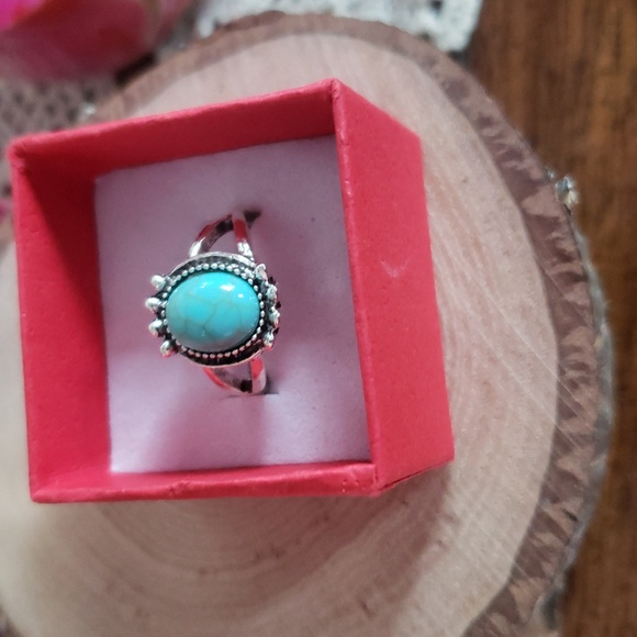 2 Silver and Turquoise Rings - Picture 4 of 8
